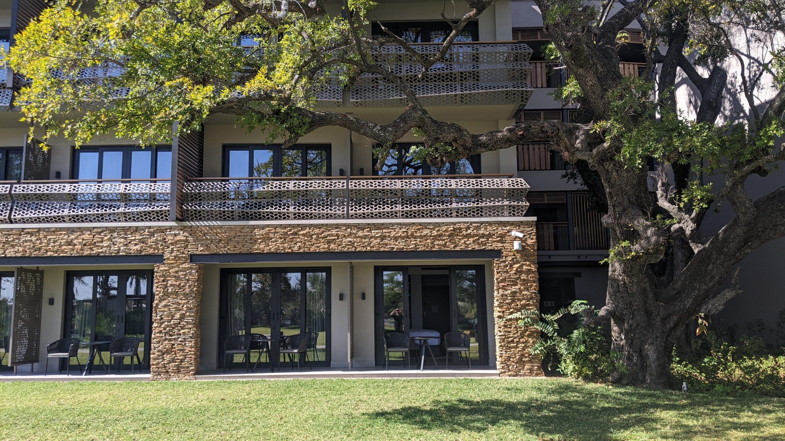 Radisson-Blu-Mosi-Oa-Tunya-Livingstone-Resort_6-scaled (1).jpg